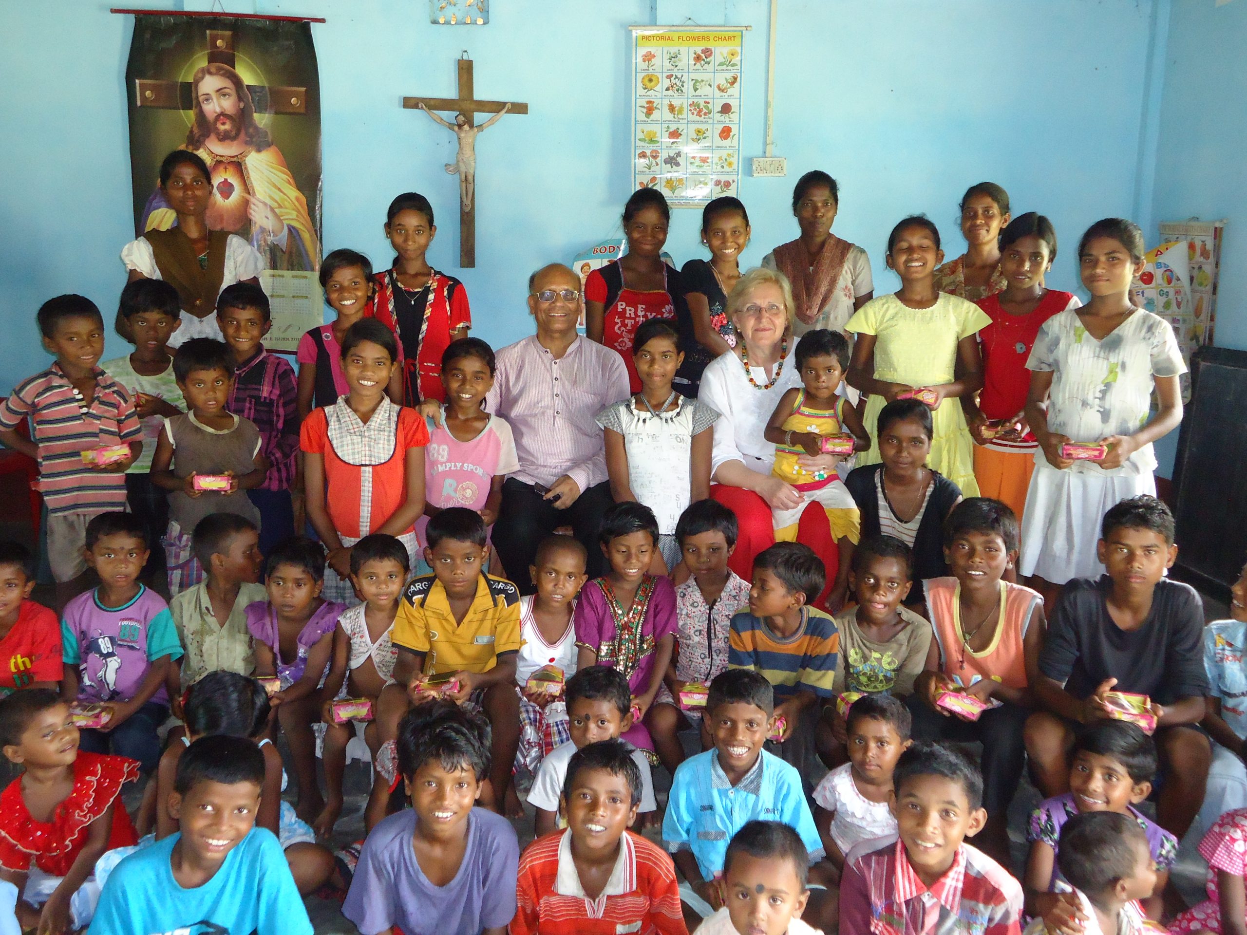 Patrizia and Fr Cherian with Kheripara children SOS India Onlus