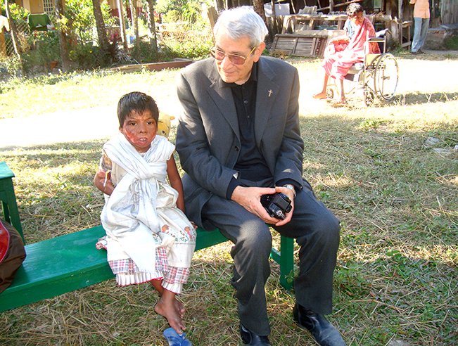 Don Piero lebbrosario_LR sos india lebbrosario missione